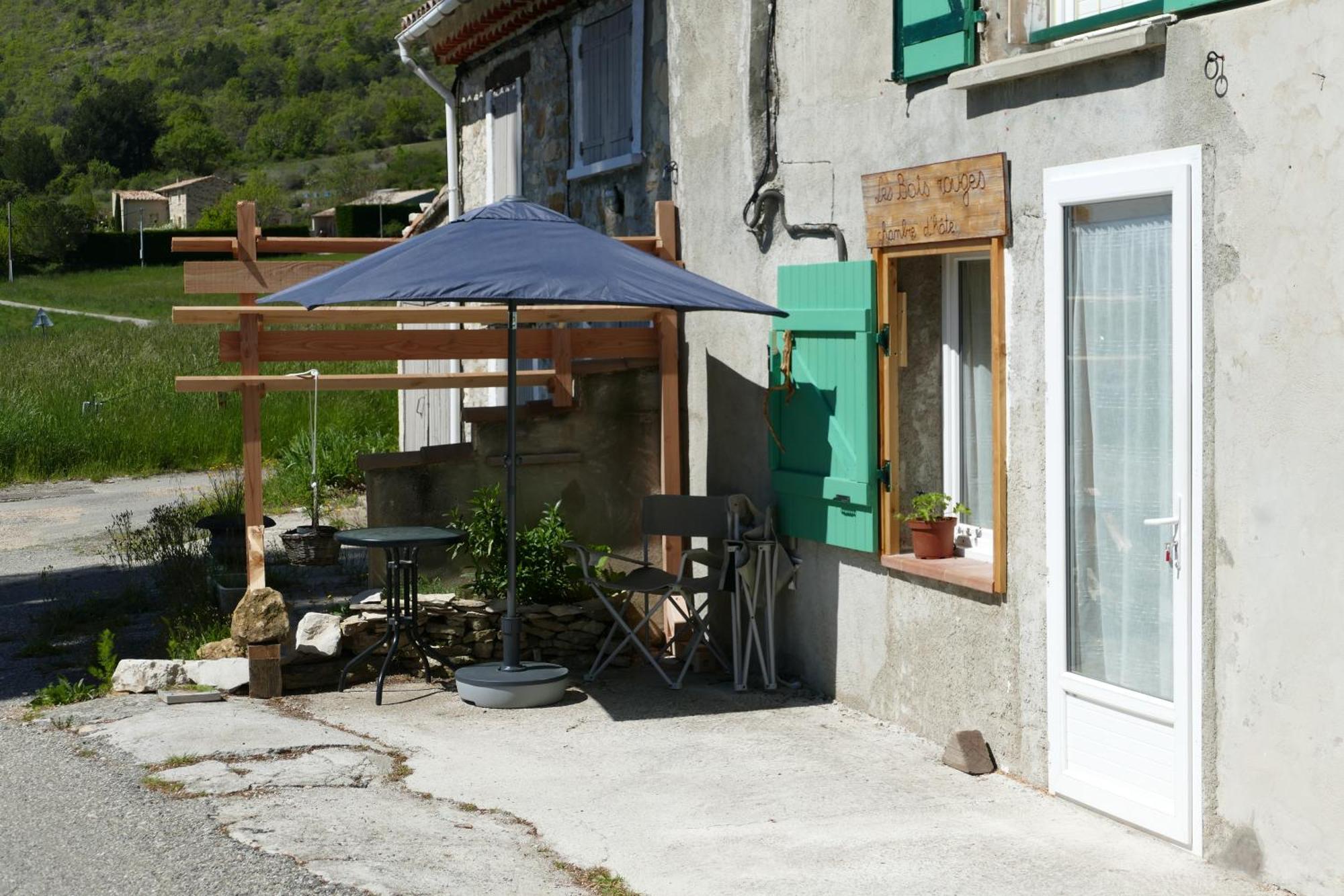 La RochegironLes Bois Rouges住宿加早餐旅馆 外观 照片
